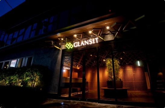 Glansit Kyoto Kawaramachi capsule pod with ambient lighting