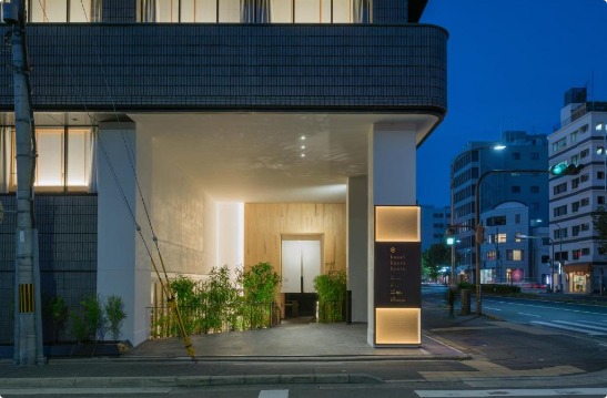Hotel Kanra Kyoto machiya-style room with tatami and cedar bath