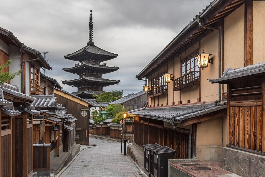 Yasaka-dori street in Higashiyama at early morning with lanterns lit and the Hokan-ji pagoda