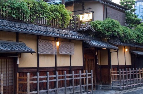 Hiiragiya Ryokan traditional wooden exterior in central Kyoto