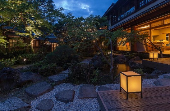 Nanzenji Sando Kikusui ryokan with garden view in Northern Higashiyama