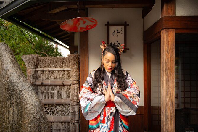 A Privately Guided Photoshoot in Beautiful Kyoto by a Pro - Posing That Feels Natural: Coaching Without Making It Awkward
