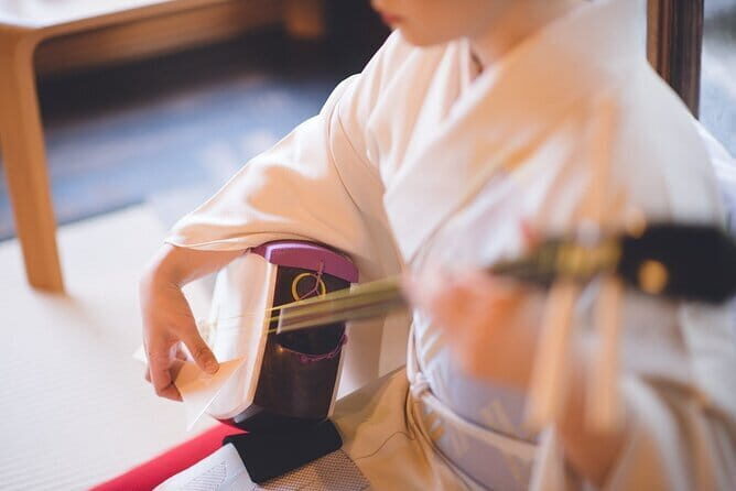 Authentic Kyoto Gion Geisha/Maiko Cultural Experience - Hanamikoji Street intro: the first 15 minutes set the tone