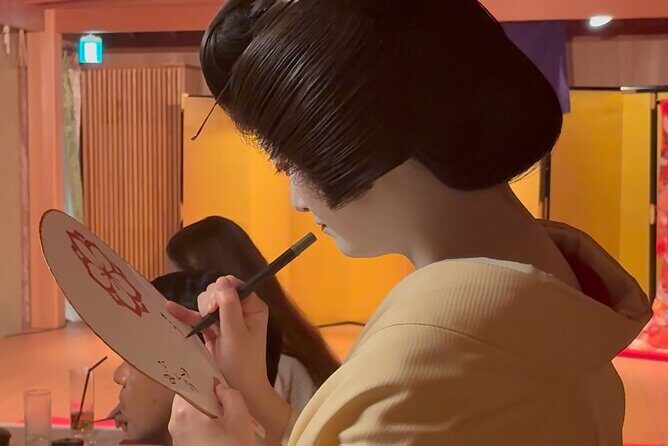 Authentic Maiko Experience＆Kyoto Lunch (Free drink) at Noh Stage - Photo time and conversation: the event keeps giving you moments