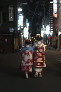 Best of Kyoto: Gion, Geisha, Pagodas & Cobblestones - Yasaka Shrine: A Strong Start With Shinto Customs (and Good Etiquette)