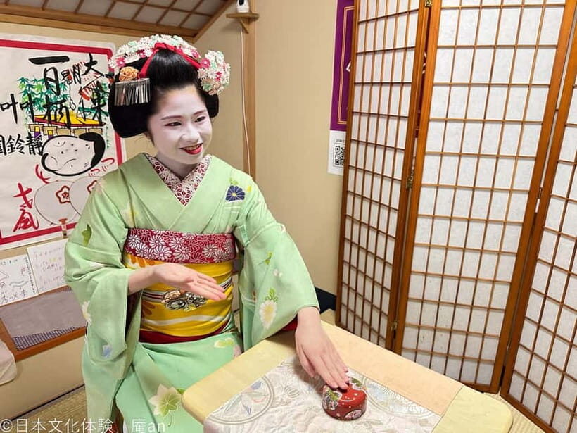 Dance and Game with Maiko - The Maiko Dance Part: Grace, Seasons, and Close-Up Attention