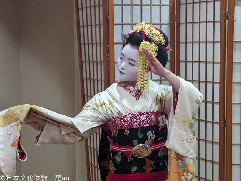 Dance and Game with Maiko - Timing That Fits Kyoto (and Why It Can Feel Even Shorter)