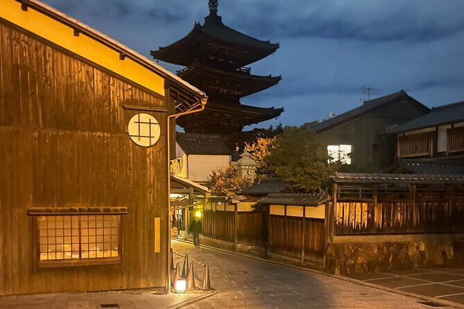 Discover Kyoto at Night by Bike - Getting started at the 7-Eleven near Higashikujō