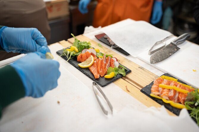 Fish Cutting workshop in Kyoto Japan - The workshop rhythm: handling fish before you cut it