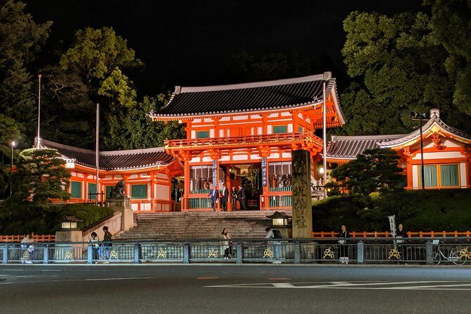 Gion Night Walking Tour - Guides make the difference: clear English, humor, and good pacing
