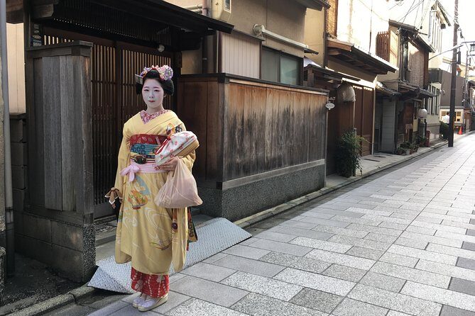Gion Night Walking Tour - Stop-by-stop: what you’ll actually see in about 2 hours