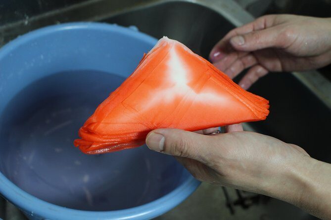 Hanakoushi cotton Scarf Class - Kyoto Shibori Museum: a compact setting for real craft