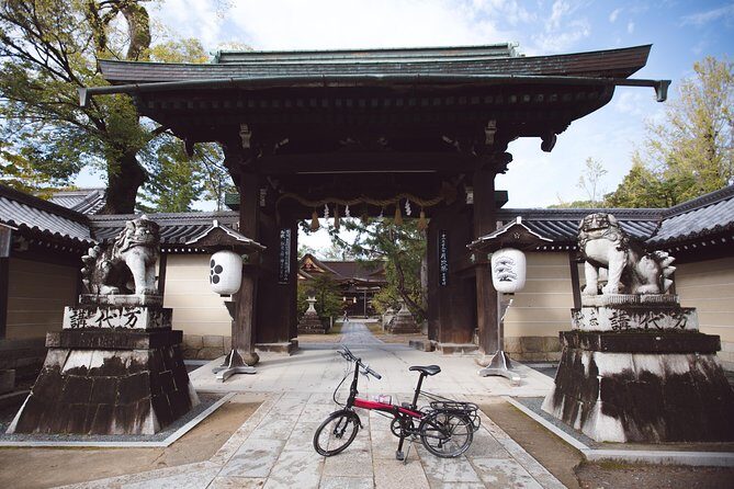 Hidden Kyoto E-Biking tour - Stop 1: Kinkakuji and the UNESCO wow factor (without the full-day stress)