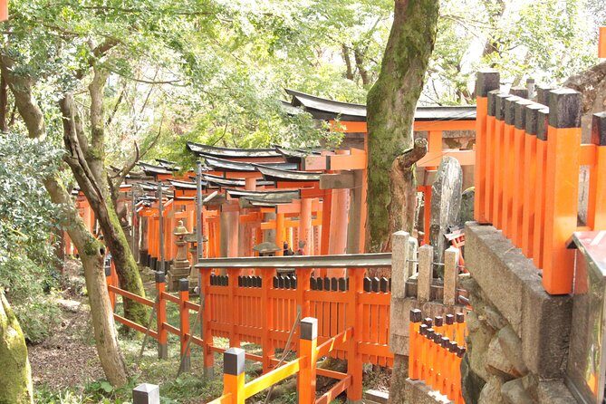 Inside of Fushimi Inari - exploring and lunch with locals - The inside of the shrine: red gates, quiet holy spots, and a calmer tempo