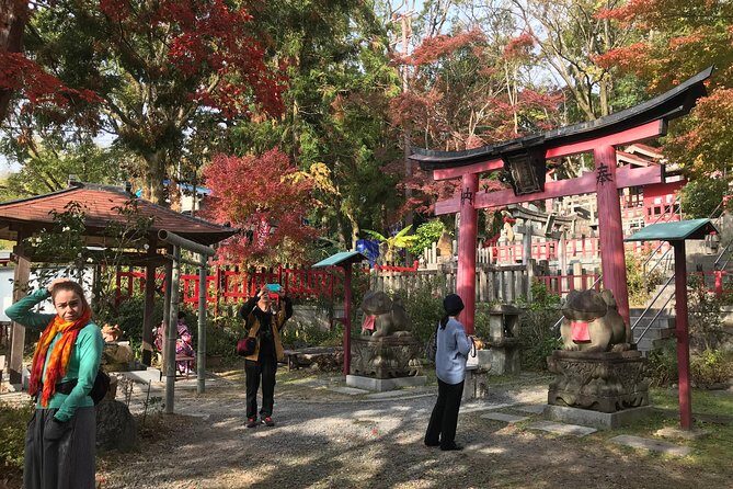 Inside of Fushimi Inari - exploring and lunch with locals - Going up to the summit shrine: short climb, big payoff
