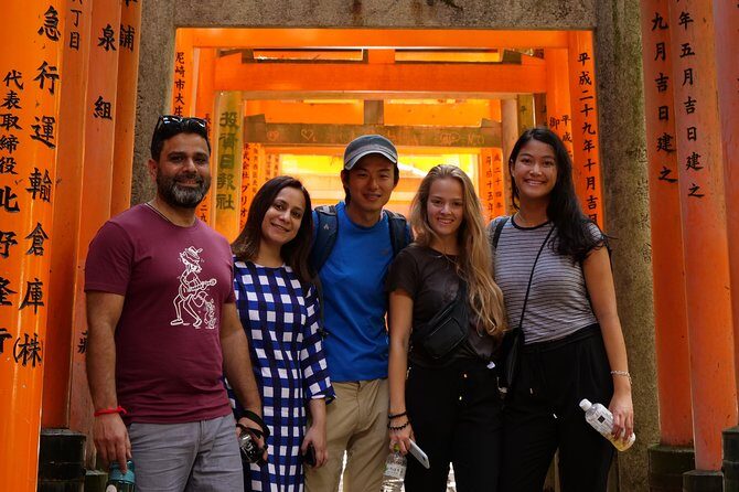 Inside of Fushimi Inari - exploring and lunch with locals - Starting at the Great Torii Gate: get your bearings fast
