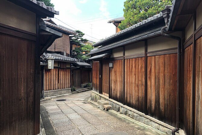 Kiyomizu Temple and Backstreets of Gion, Half Day Group Tour - A Japanese Garden, Yasaka Pagoda, and Two Short Shrine Stops
