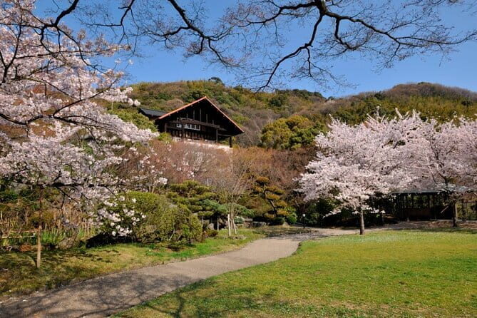 Kyoto 1 Day Suntory Yamazaki Distillery Tour and Asahi Art Museum - Tasting, shopping, and the Yamazaki Whiskey Museum: what’s included vs. extra
