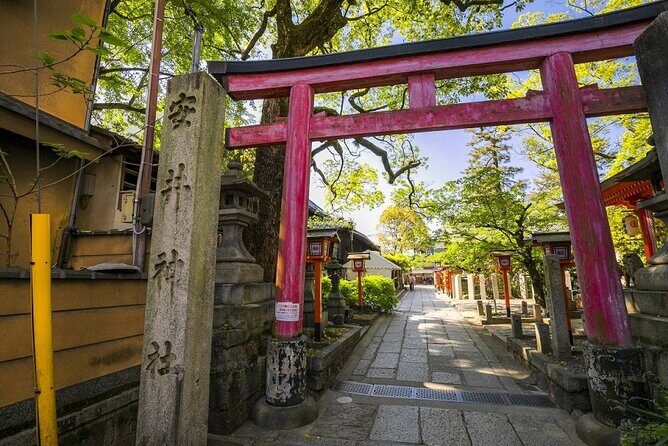 Kyoto 5-Star Geisha Night Walk: Small-Group Authentic Experience - Small-group format: calm streets and better questions