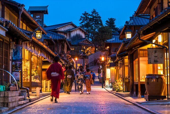 Kyoto 5-Star Geisha Night Walk: Small-Group Authentic Experience - Etiquette, photos, and what you should expect to see