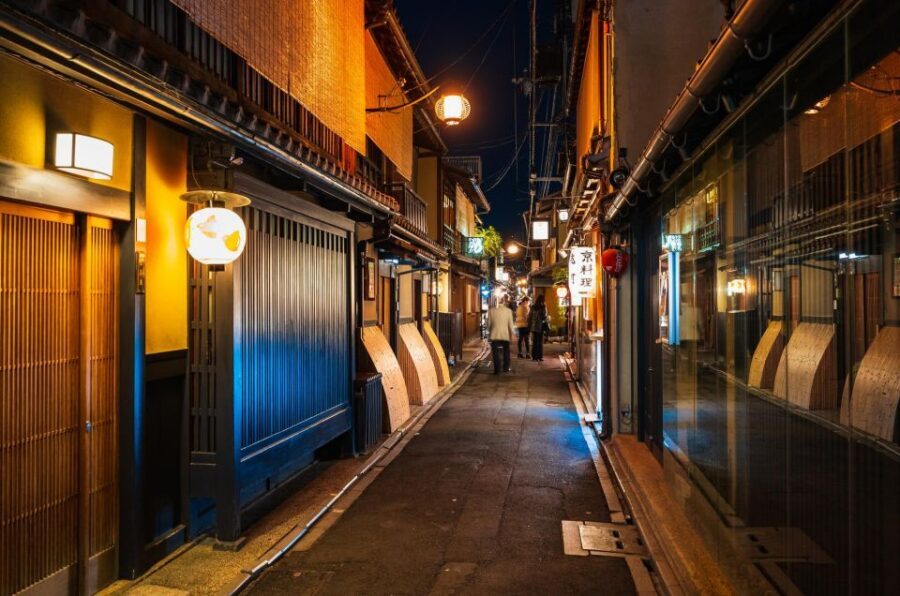 Kyoto : Bar Hopping Tour in Pontocho Alley at Night - Potential Downsides to Plan For