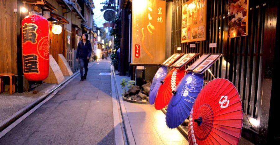 Kyoto: Casual Pontocho Evening Food Tour - Kyoto at Lantern Time: Why Pontocho and Gion Shirakawa Work So Well