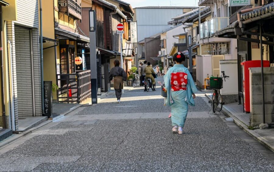 Kyoto: Early Bird E-Bike Tour with Lunch - Heian Shrine, then Gion: two different flavors of historic Kyoto