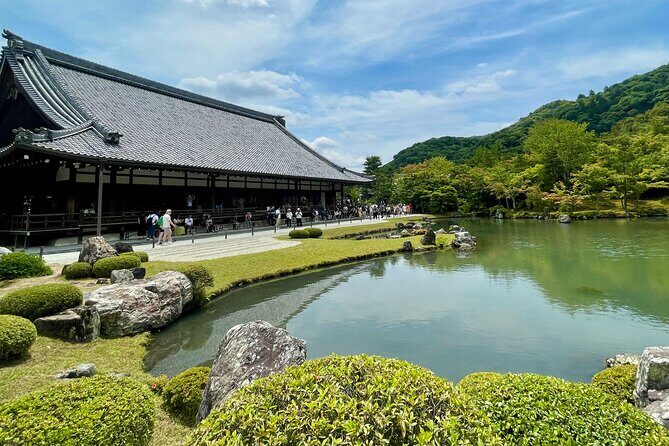 Kyoto Early Bird English Tour: Fushimi-Inari and Arashiyama - Beating Kyoto crowds on a 4–5 hour early bird route
