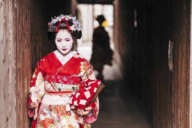 Kyoto Evening Gion Food Tour Including Kaiseki Dinner - Kamogawa to Pontocho: the river walk and geisha-zone context