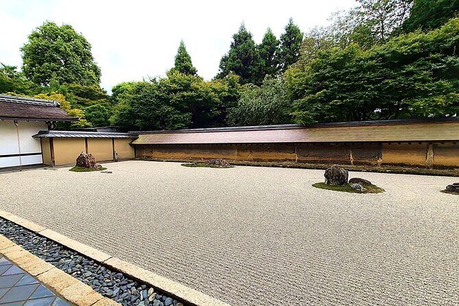Kyoto Full Course Tour: Explore 10 Must-See Sights & Hidden Gems - Kiyomizu-dera plus the Yasaka Pagoda area: big views, fast transfers