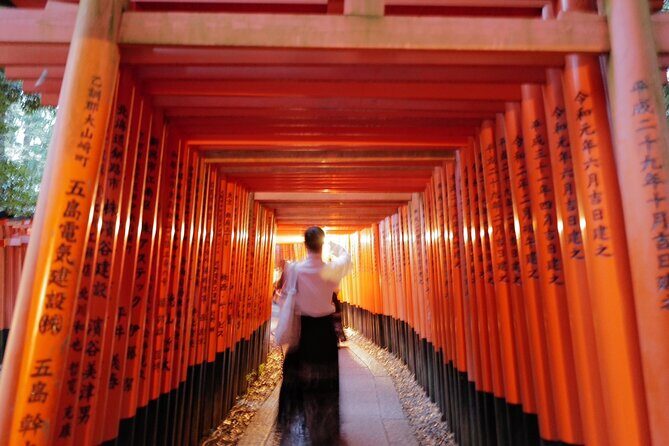 Kyoto Fushimi-Inari Night Walking Tour - Why Fushimi Inari at night feels calmer than daytime