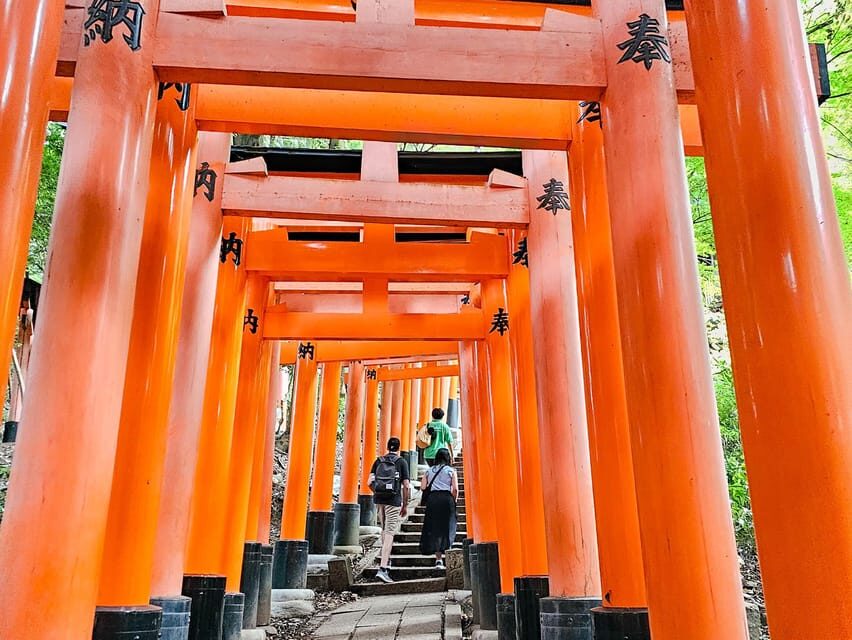 Kyoto: Fushimi Inari Taisha Guided Walking Tour - The street-food stop: a practical 30-minute break
