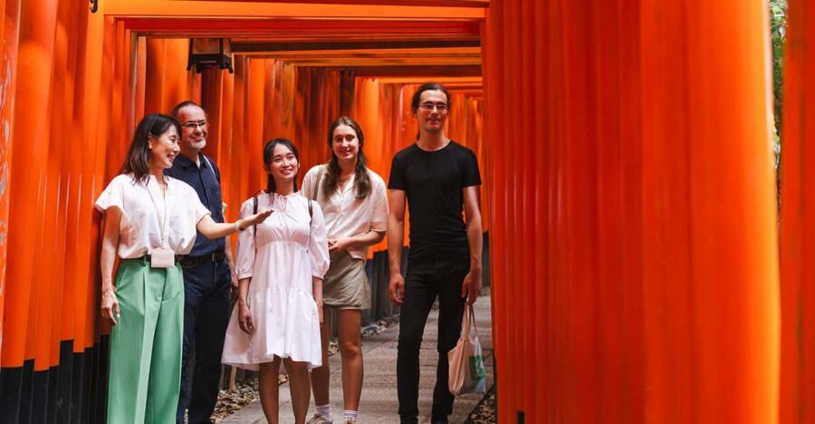 Kyoto: Fushimi Inari Taisha Shrine Walking Tour with Guide - Fushimi Inari Taisha and the Senbon Torii trail
