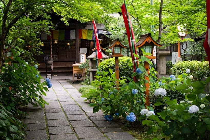 Kyoto: Fushimi Sake District Tour with Boat Ride - Gliding the canals on a traditional Jikkoku-bune boat