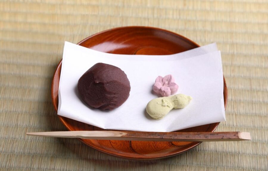 Kyoto Fushimiinari:Wagashi Making & Small Group Tea Ceremony - Tea ceremony manners: tatami seating, the alcove, and the scroll