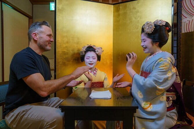Kyoto: Geisha Dinner & Gion Cultural Walk - The 40-minute Gion walk: learning to read the neighborhood