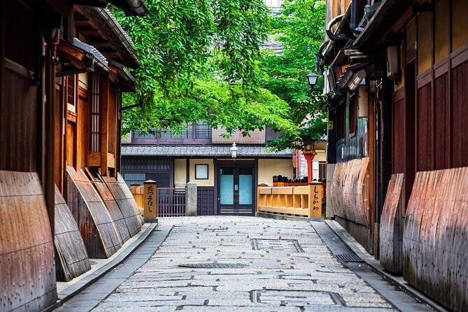 Kyoto Geisha District Walking Tour in Gion - Tatsumi Daimyojin Shrine and Tatsumi Bridge: small stops, big mood