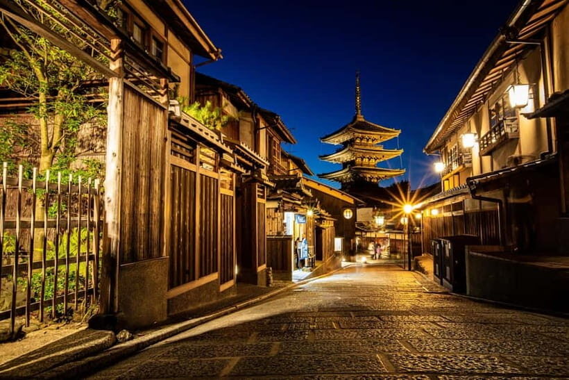 Kyoto Geisha Walking Tour: Gion District & Hidden Gems - The guide makes the difference (and the reviews back that up)