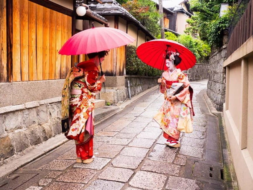 Kyoto Geisha Walking Tour: Gion District & Hidden Gems - Who should book this tour