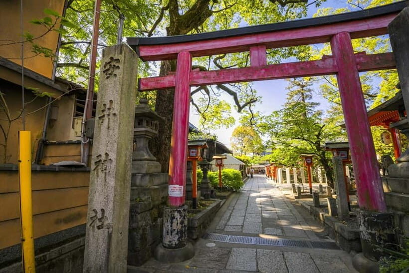 Kyoto Geisha Walking Tour: Gion District & Hidden Gems - Should you book the Kyoto Geisha Walking Tour in Gion?