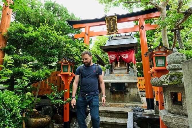 Kyoto Gion: 2-Hour Geisha Culture & History Walking Tour - Yasaka Shrine: The 1,000-Year Marker You Can Feel