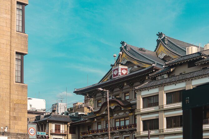 Kyoto Gion Cultural Walk & Geisha Show with Dining Options - Meeting point at the Izumo-no-Okuni statue: your first win