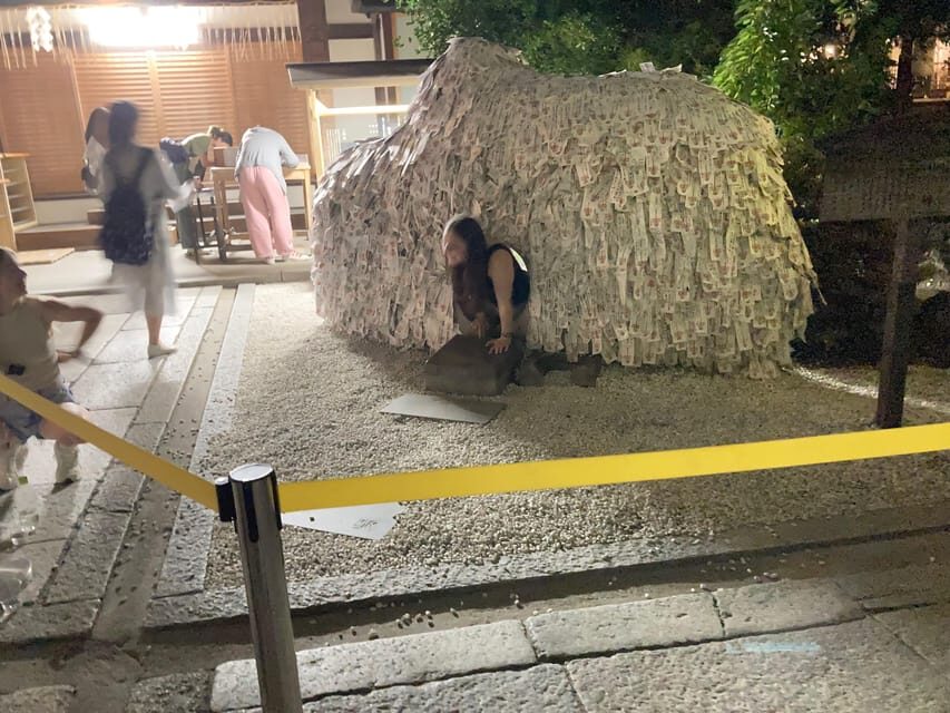 Kyoto: Gion Evening Walk with Hidden Gems, Geisha & Sake - Yasui Kompira-gū Shrine and its power-stone tradition