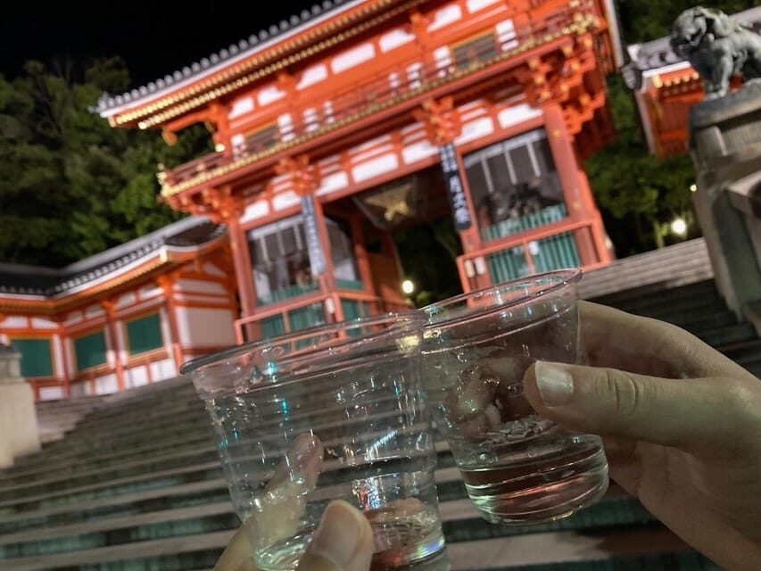 Kyoto: Gion Evening Walk with Hidden Gems, Geisha & Sake - Hōkan-ji and the five-story Yasaka Pagoda lit up at night