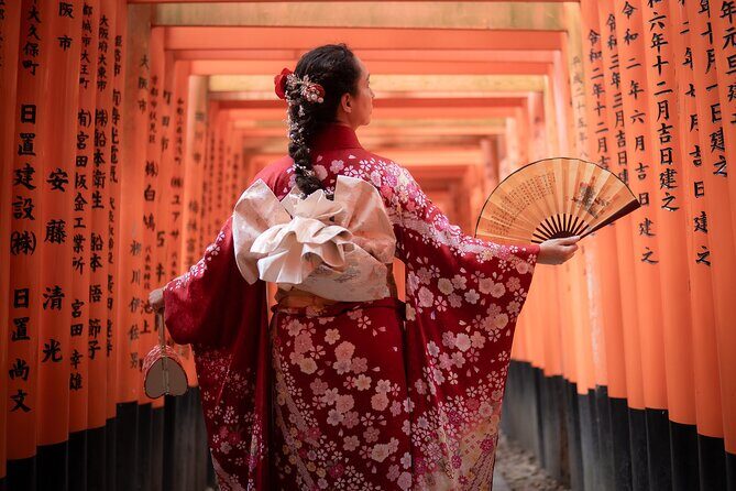 Kyoto Gion, Fushimi Inari, Arashiyama private Photoshoot - How the Photographer Gets You Looking Natural (Not Like a Statue)