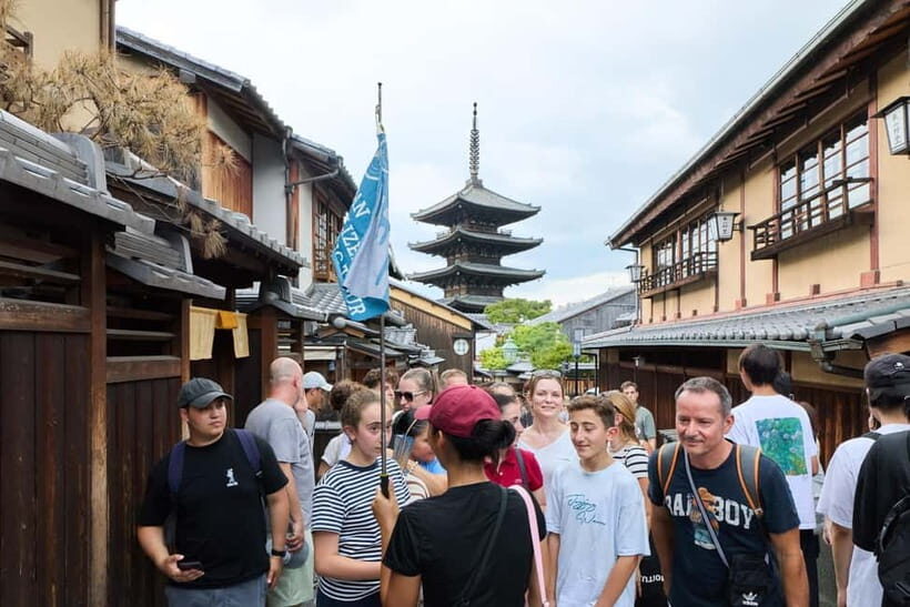 Kyoto: Gion Geisha District Walking Tour and Hidden Gems - Gion Tatsumi Bridge: the moment you start seeing the district pattern