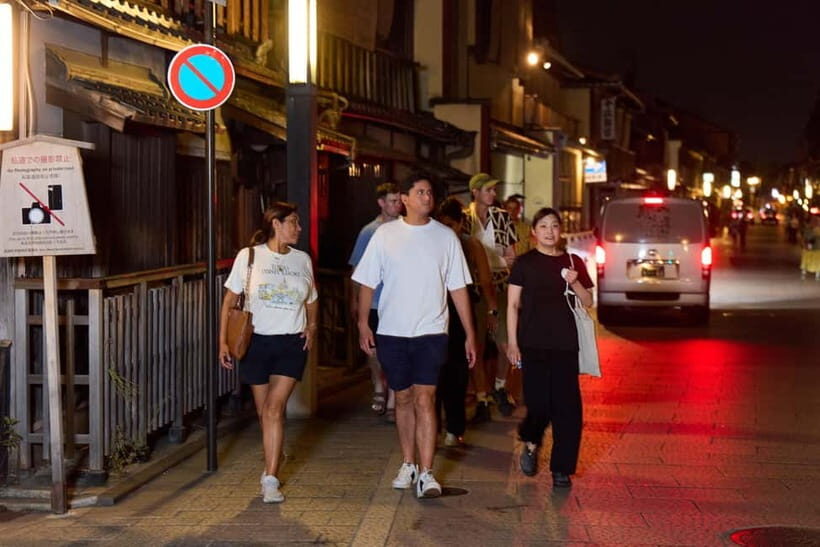 Kyoto: Gion Geisha District Walking Tour - Stories of Geisha - Crossing the river and entering Gion’s core feeling