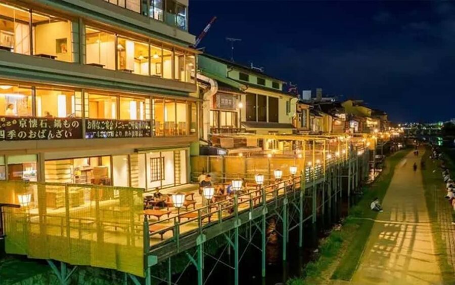 Kyoto: Gion Hidden Gems & Geisha Culture Tour - Yasui Kompira-Gu Shrine: small stop, strong contrast