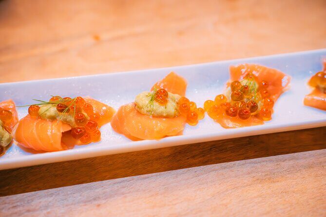 Kyoto: Gion Local Food Tour (Taste 15 Dishes) - The walking break: Shinto lantern stories near Yasaka shrine