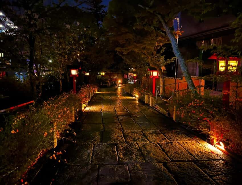 Kyoto: Gion Magical Night Walking Tour with Geisha Trivia - Should You Book This Gion Magical Night Walking Tour?